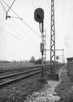 169487 Afbeelding van het hoofdsein nr. 839 (lichtsein met kleurenwisselaar) ter hoogte van km. 25.4 langs de spoorlijn ...